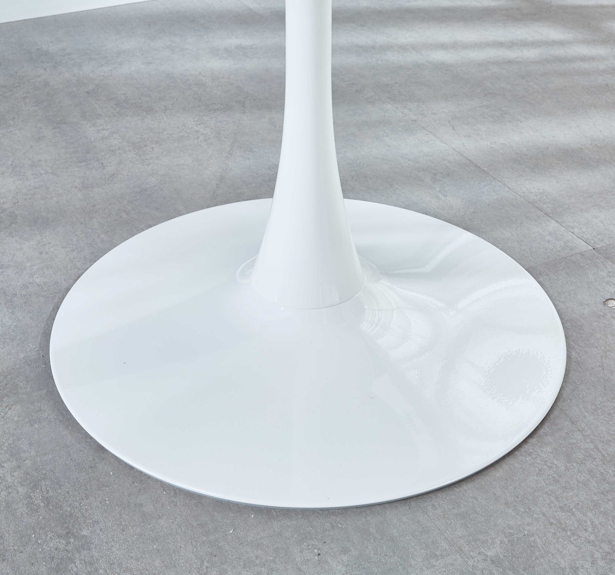 Black Tulip Round Dining Table M661520