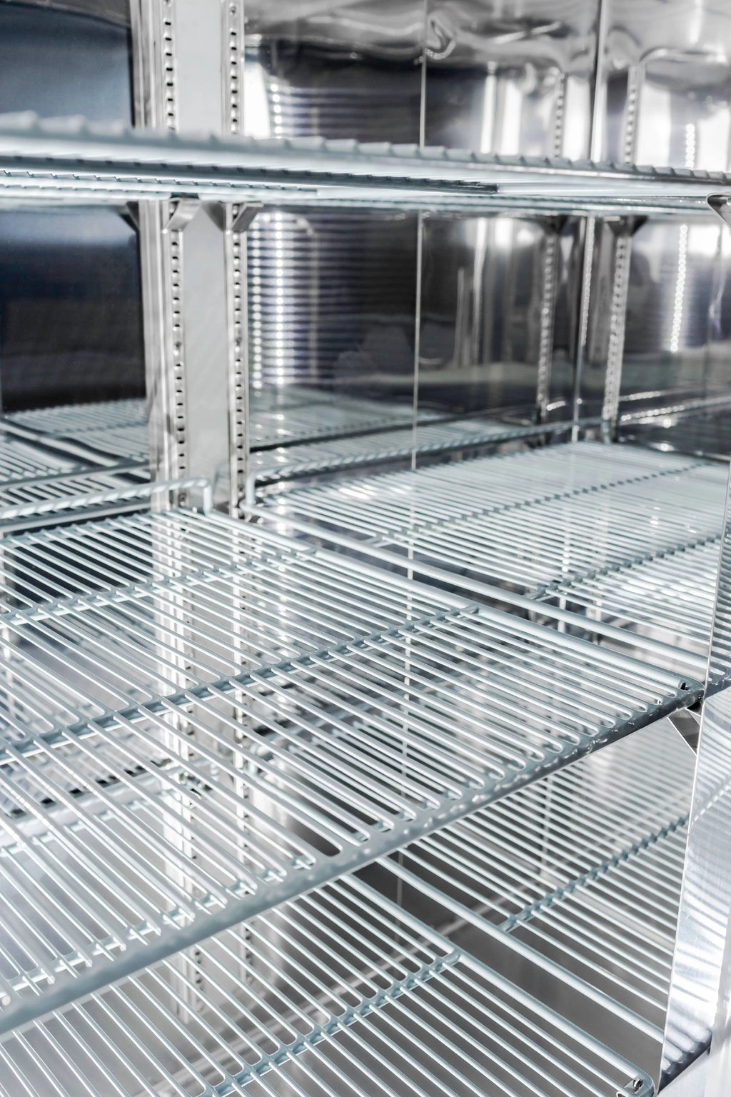 47 cu ft Stainless Steel Glass Door Reach-In Refrigerator O9144