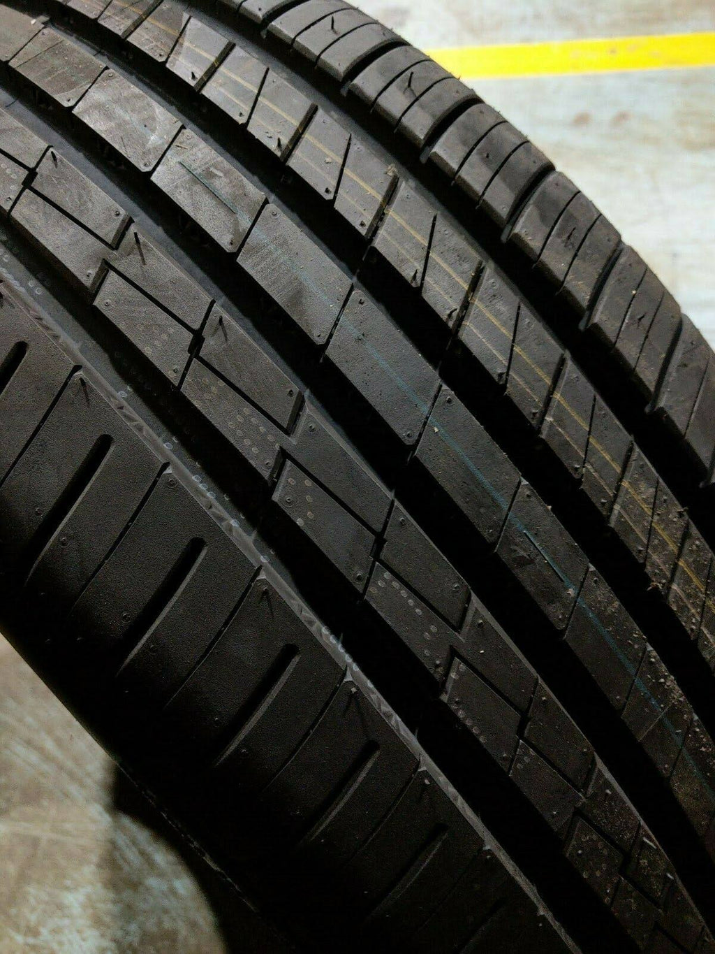 225/60R16 98V Touring All Season Tire Z1791