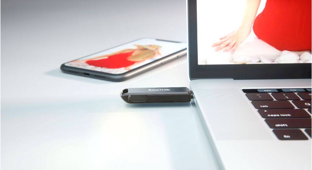 128GB Flash Drive E810