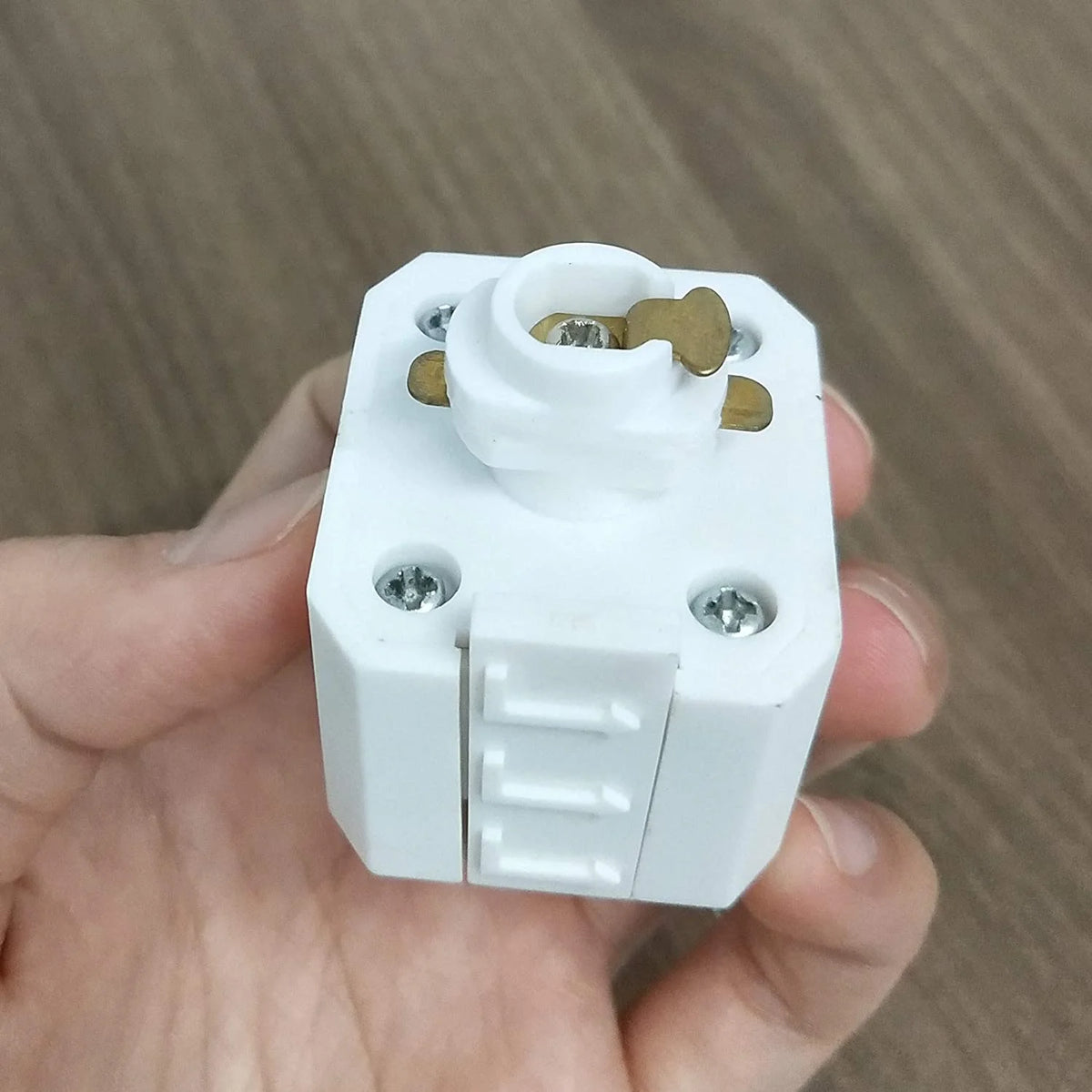 White 6 Pack Track Lighting Connector L359917