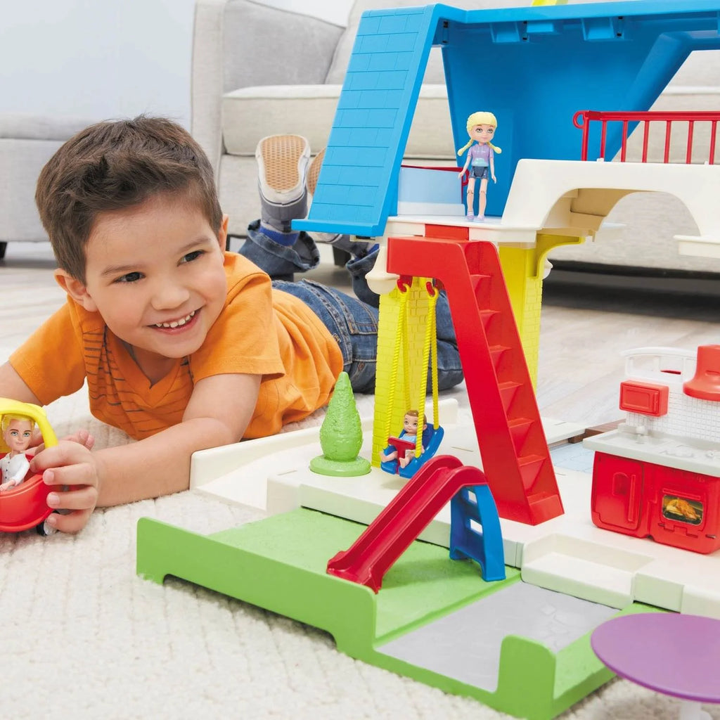 Play Dollhouse with Family & Toy Miniatures P883708